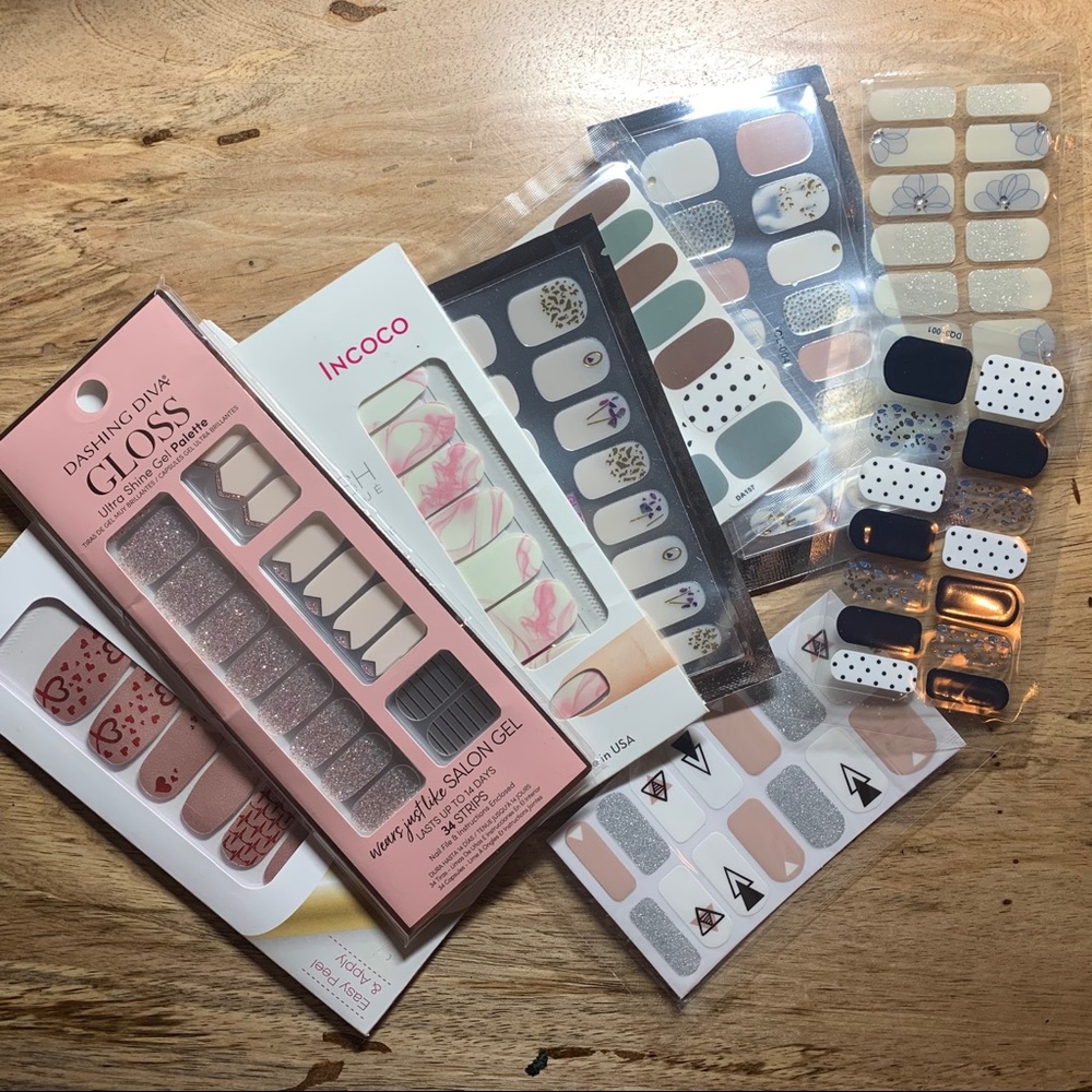 FREE Nail Art Strips with any Bundle!